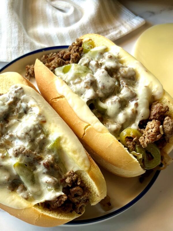 bánh mì cheesesteak (Philly Cheesesteak)